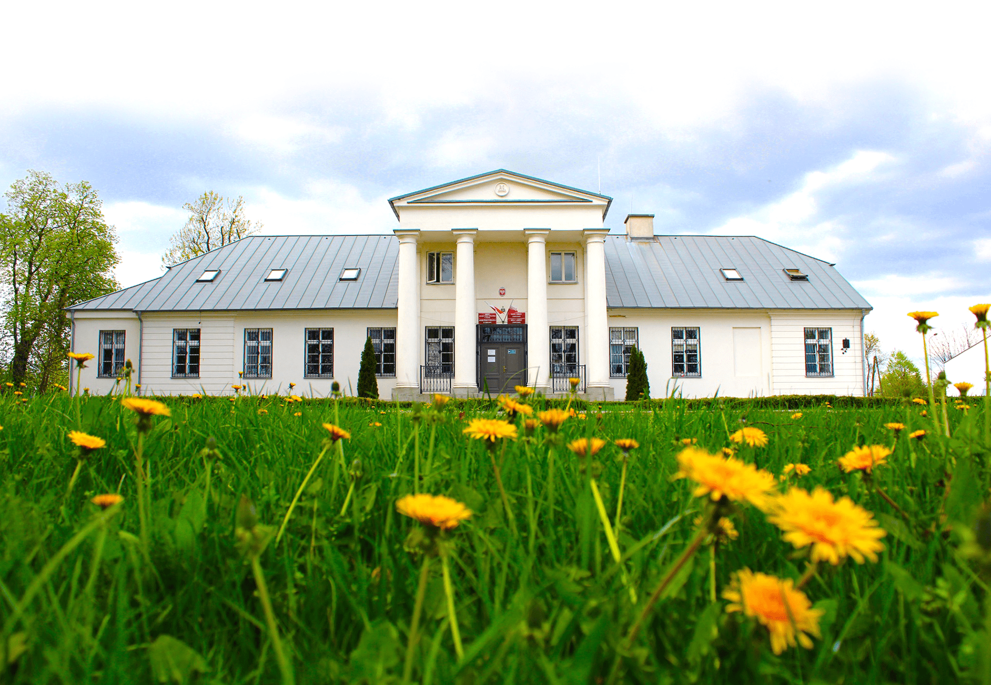 fotografia budynku gminy obrowo